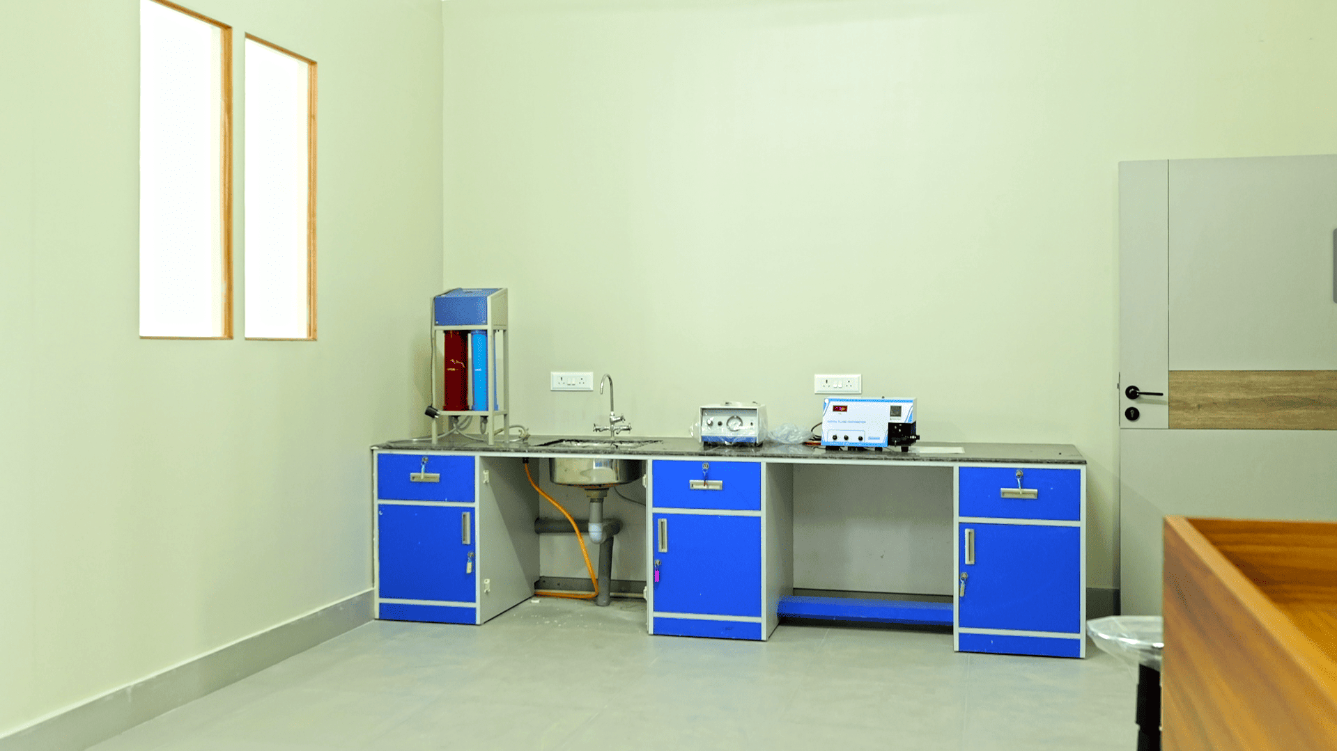 Pragjyotishpur University Guwahati Central instrument lab photo 2